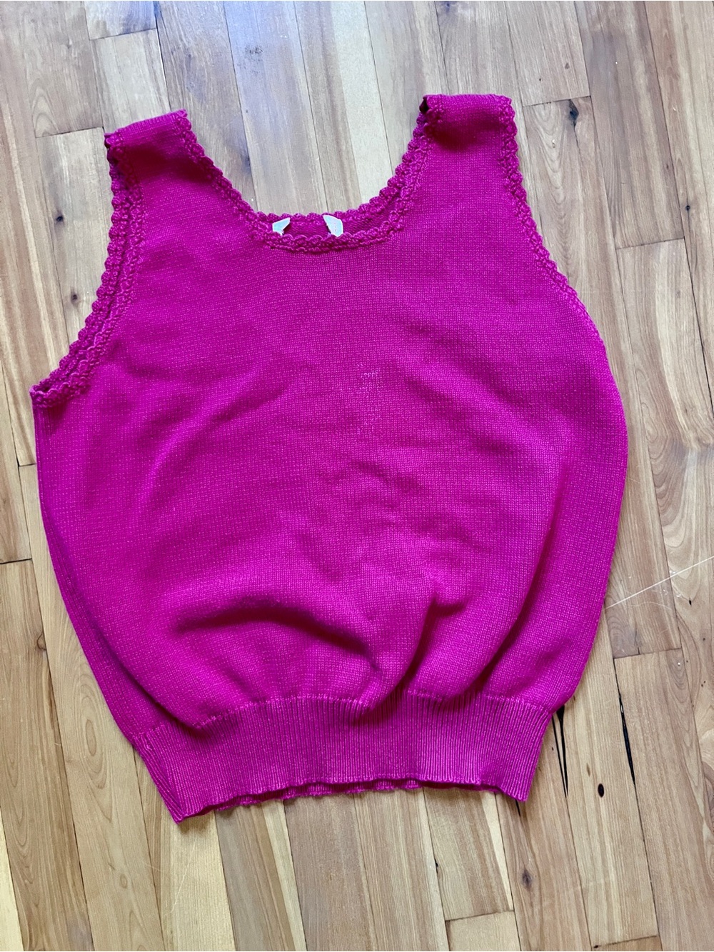 Vintage Fuchsia Knit Vest/Tank with Scalloped Detal